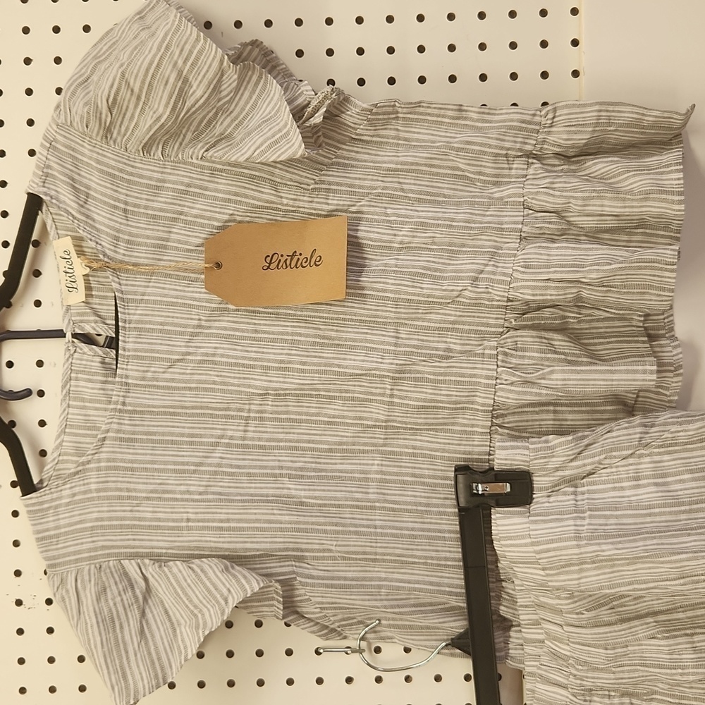 LISTICLE 2 pc shorts set gray stripe ruffle top and shorts.  NWT size large - Picture 2 of 8